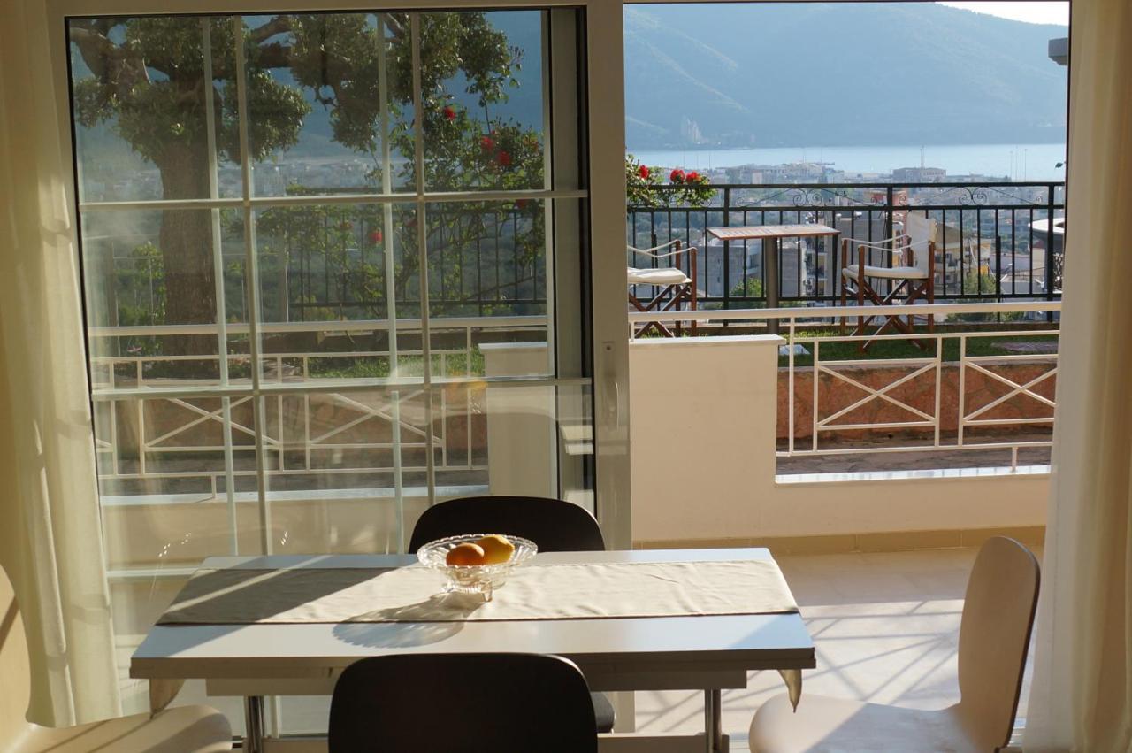 Τhe Sunny Apartments Игуменица Экстерьер фото